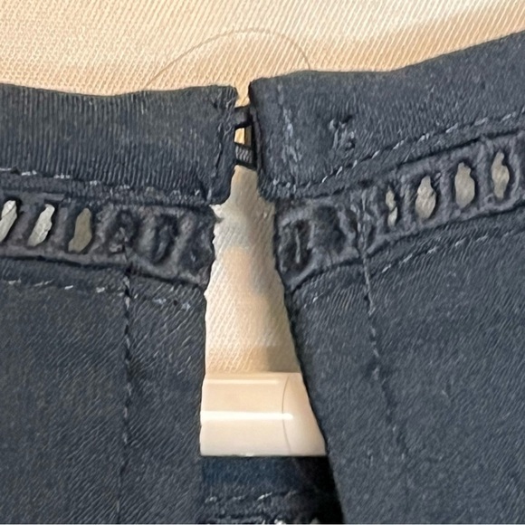 Ann Taylor, Modest, Light Weight, Quarter Sleeve Blouse, Size Medium - Picture 6 of 10